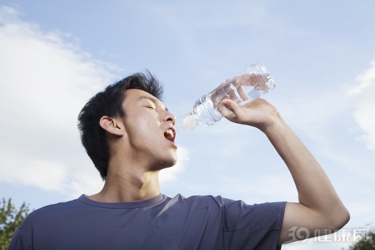 對這5類人而言：水就是“補藥”，每喝一口都受益