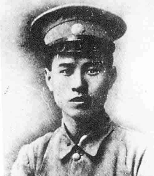 他才是黃埔第一奇才，四大能力都在林彪之上，可惜英年早逝
