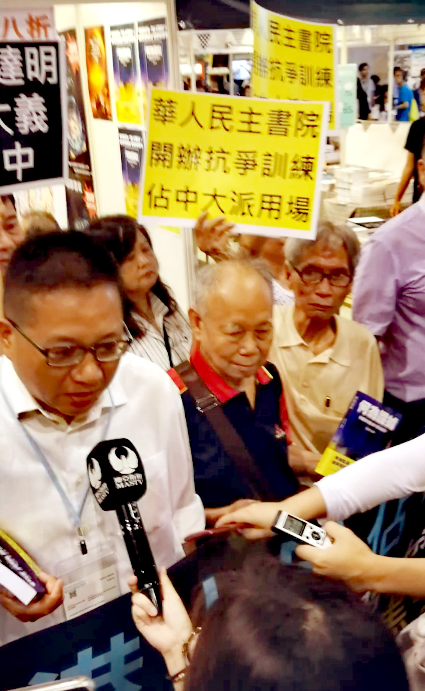 【香港書展2018】《何為證據？揭露香港亂像的幕後黑手》新書簽售賣爆現場