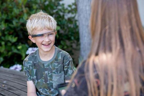 為幫助自閉癥兒童理解表情 斯坦福大學研發“超級眼鏡”