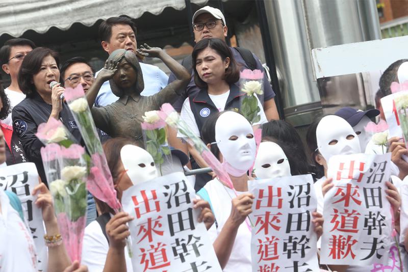 ﻿日右翼踢台慰安婦銅像惹眾怒