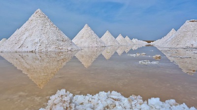 吉布提沈睡千年鹽湖迎來質的飛躍 首次以工業化方式生産原鹽