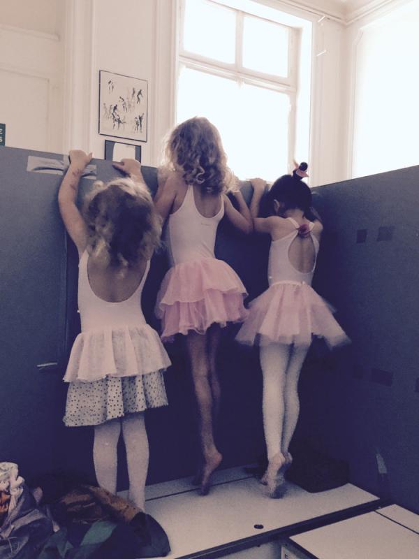 女兒在巴黎學芭蕾