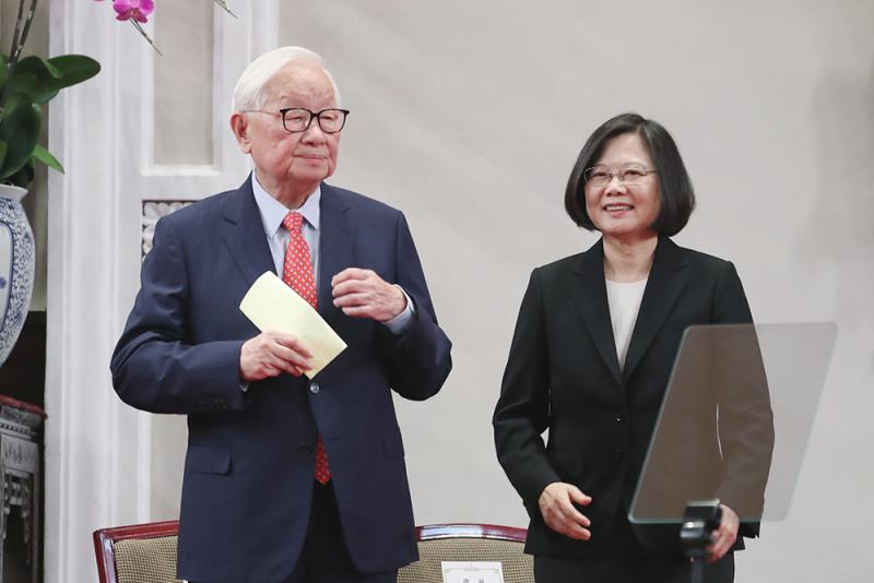 台憂吃閉門羹 派張忠謀赴APEC