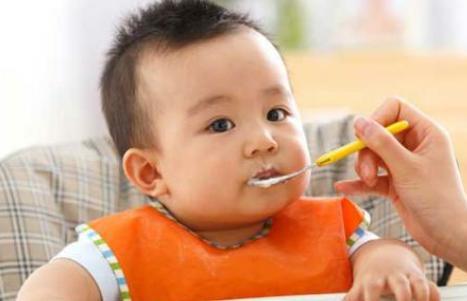 1歲寶寶蒸蛋中加入一樣菜，導致食物中毒，寶寶輔食不可大意