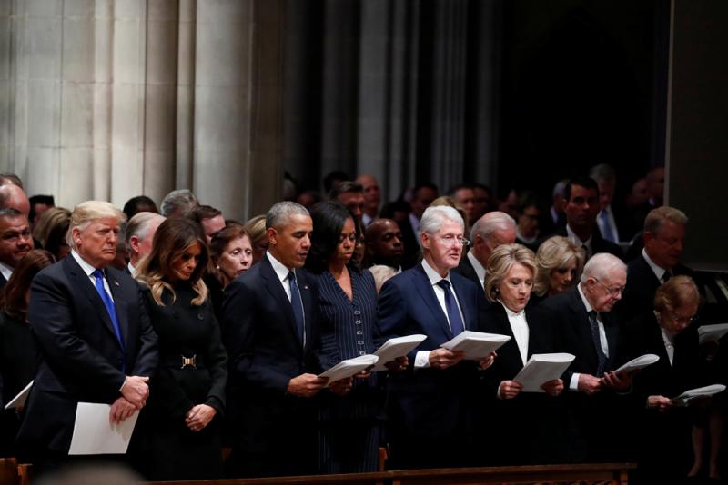特朗普葬禮「離群」 尷尬互動顯分裂難和解