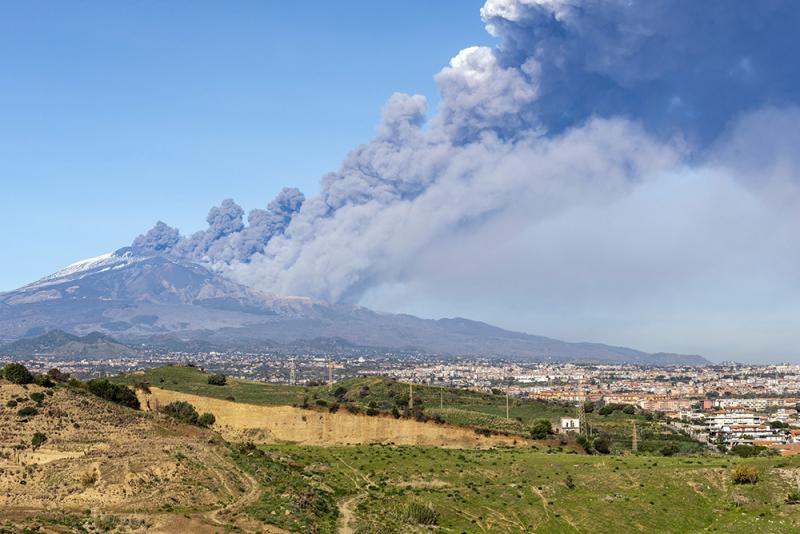 意火山爆發引逾百次地震 部分空域管制