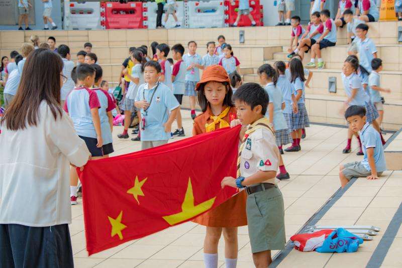 國際學校教升國旗唱國歌學尊重
