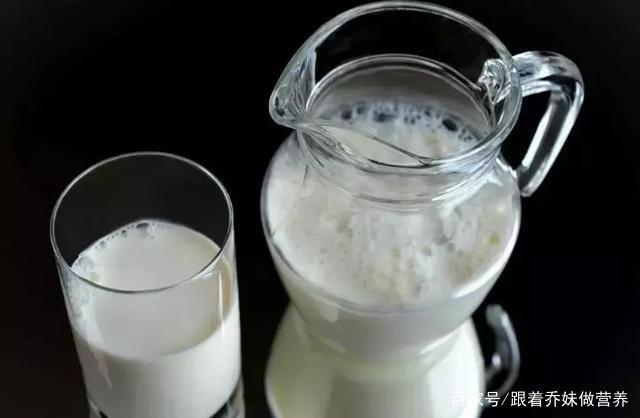 牛奶對身體好，這樣喝卻會釋放重金屬，對大腦很不利！