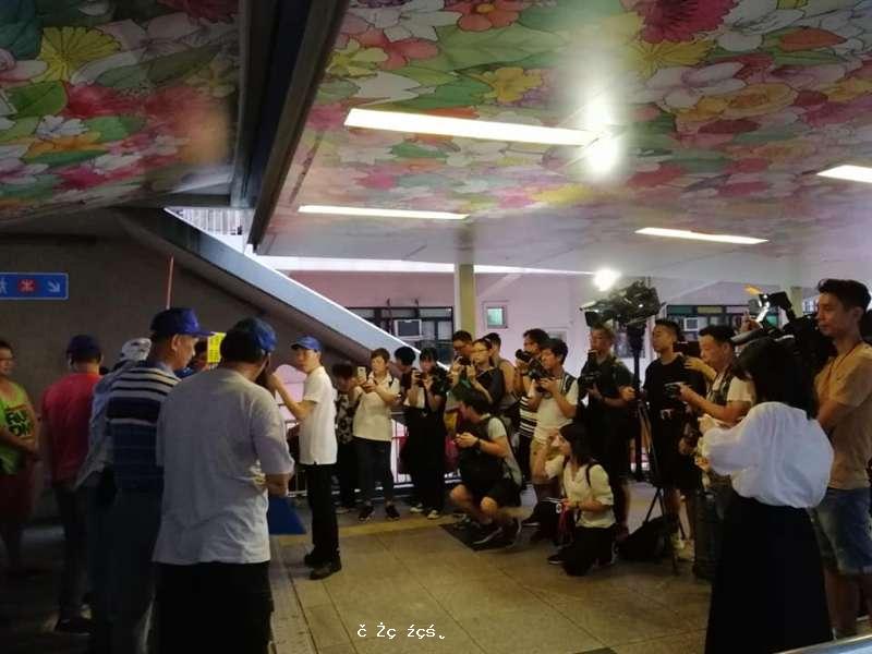 「保衛香港運動」主辦 : 「揭示暴動真相」播片街站