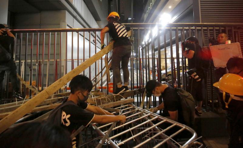 請香港市民要警惕，香港正受「黑色暴力」和「白色恐怖」襲擊
