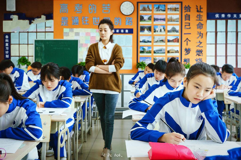 《小歡喜》惹爭議，“李鐵棍”老師是好老師嗎，宋倩就是她的未來 