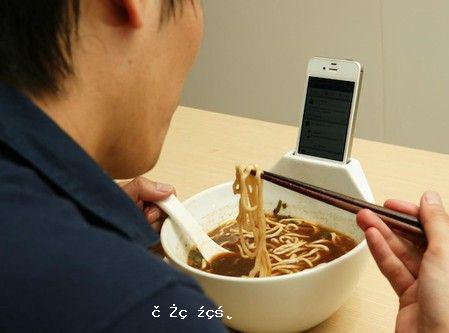 吃飯看手機，多吃15% 