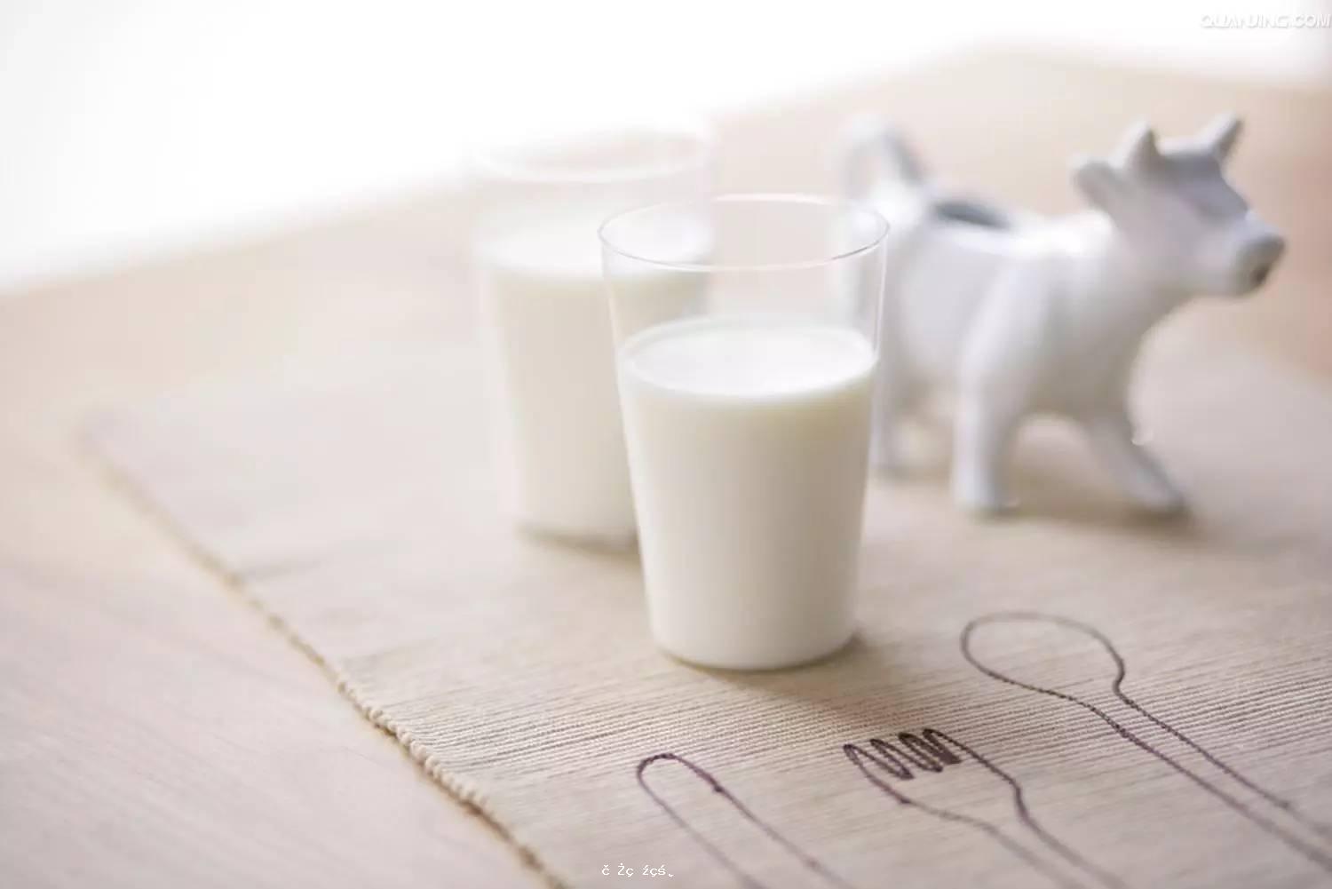 全脂、低脂、脫脂牛奶有啥區別？記住三點選對壹杯奶 