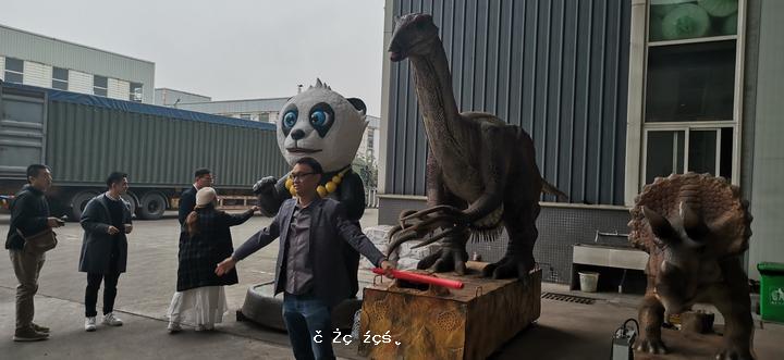 海外華媒走進四川自貢亙古龍騰公司，見證“一只恐龍的誕生”