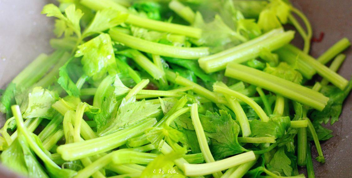 這些蔬菜被稱為高尿酸的“好朋友”，食用過多或會誘發痛風 