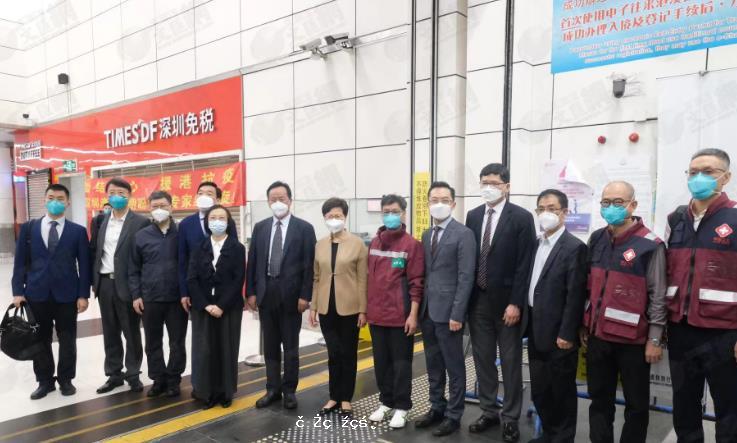 中央援港抗疫中醫專家組到港　特首到深圳灣迎接