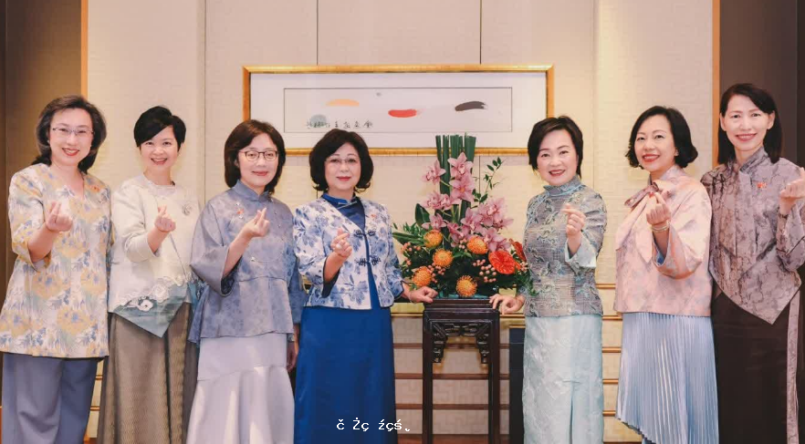 特區「七朵金花」着時尚中式華服　慶回歸26周年