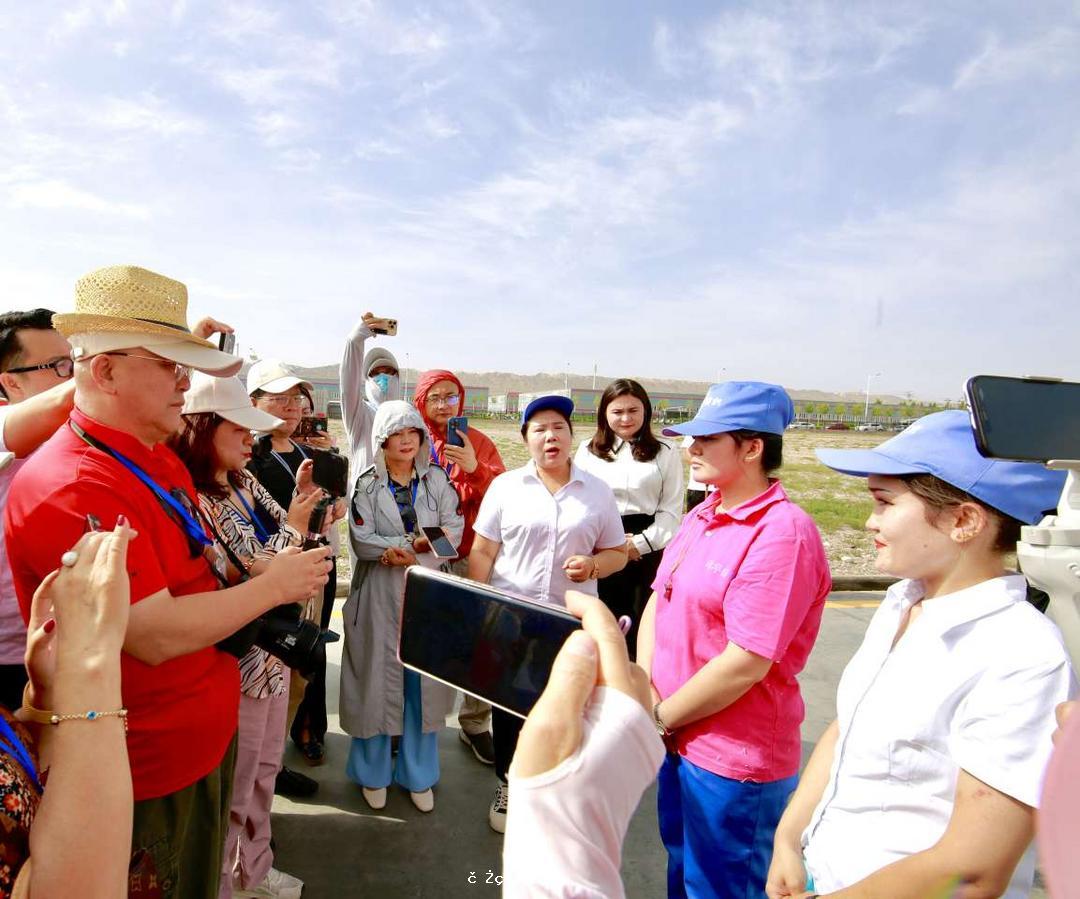 追夢中華·大美新疆| 海外華文媒體參訪克州潤華紡織科技有限公司